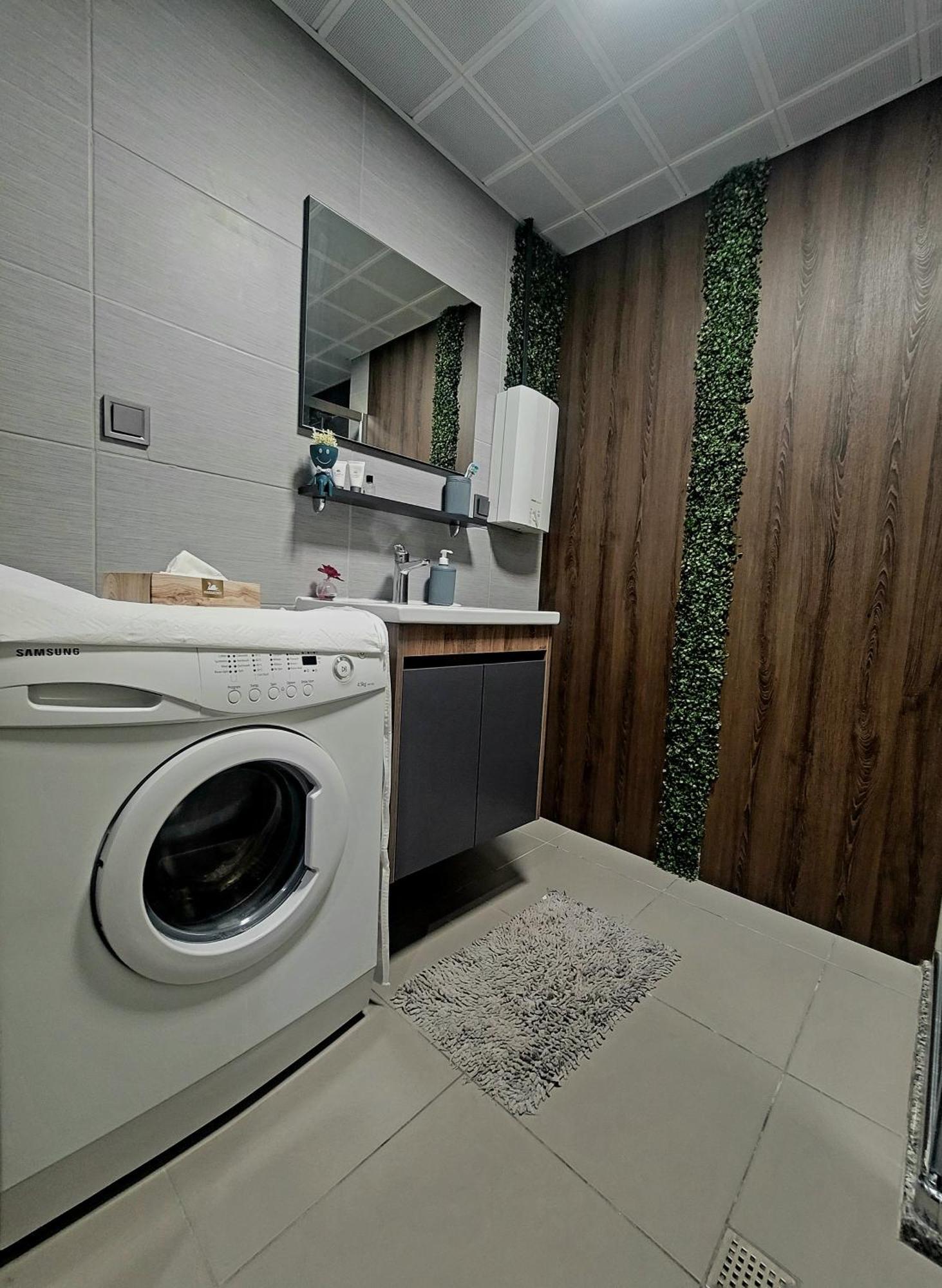 Alfred Sky Smart Apartment 29Th Spa Included Skopje Exterior foto