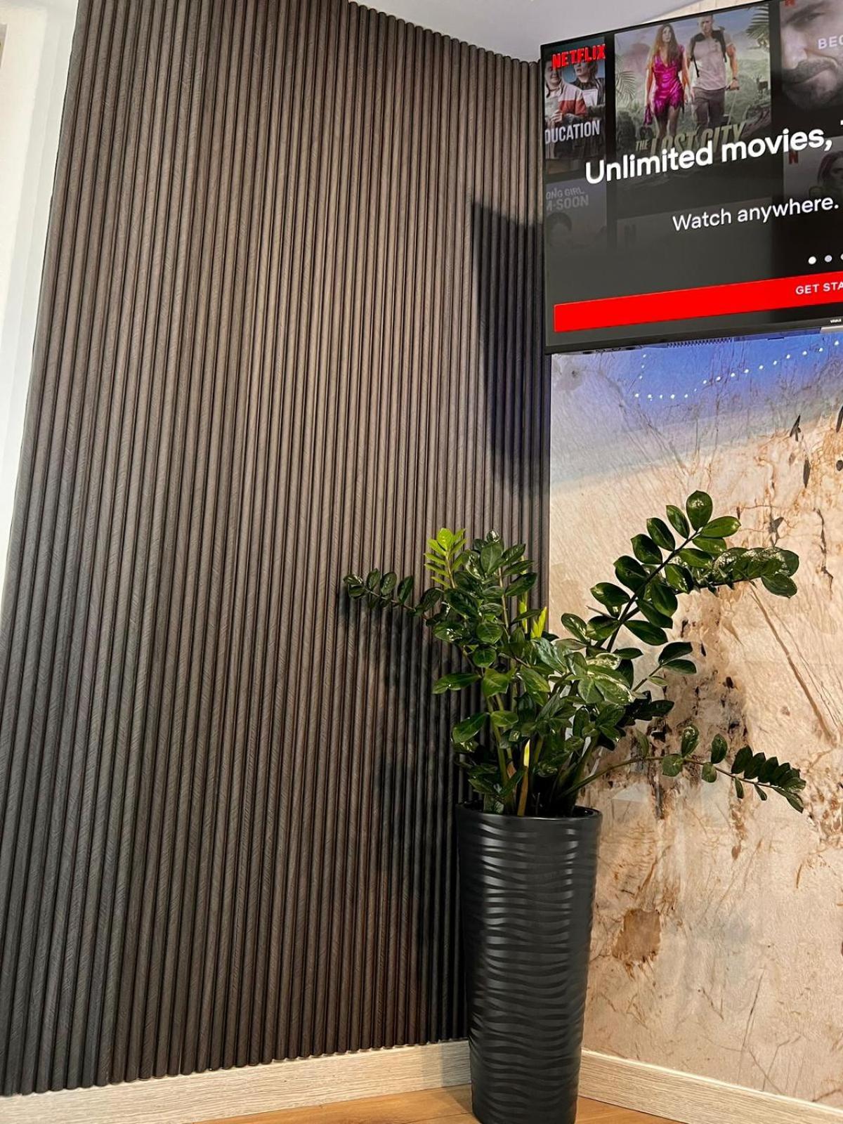 Alfred Sky Smart Apartment 29Th Spa Included Skopje Exterior foto